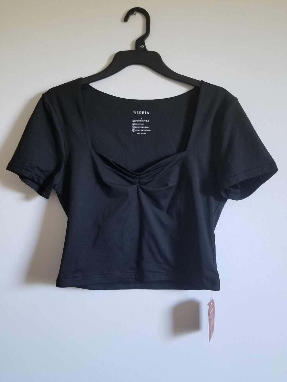 Reoria Black Short Sleeve Scoop Crop Top